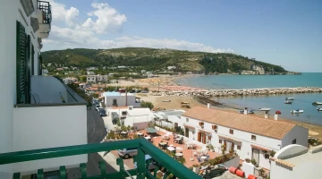 Rooms with balconies overlooking the sea