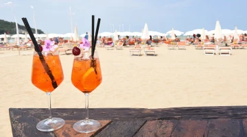 Aperitif on the beach