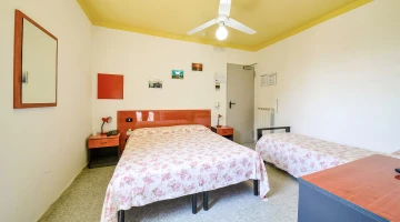 Room with fan