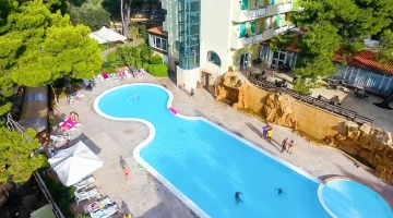 Swimming pool with children&#39;s pool