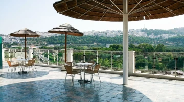 Furnished panoramic terrace
