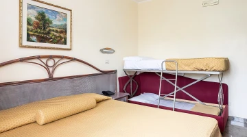 Quadruple room with bunk beds