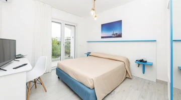 Superior double room with TV and balcony