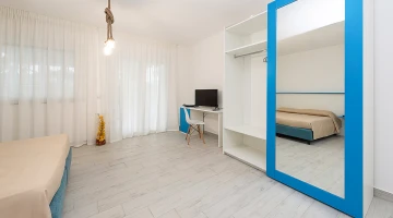 Superior double room with TV and desk