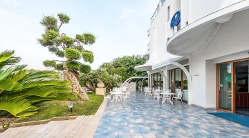 Furnished outdoor spaces
