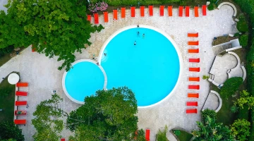 Swimming pool with children&#39;s pool