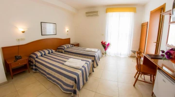 double room with single beds