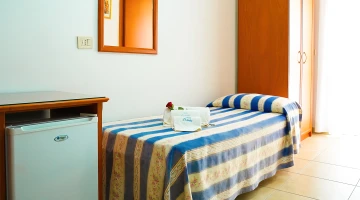 Triple room with single bed and minibar