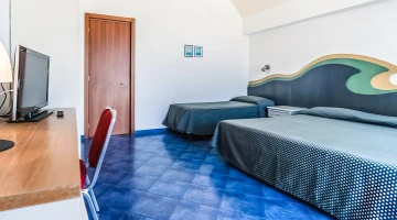Superior room with double bed and single bed