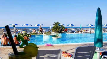 Swimming pool and solarium