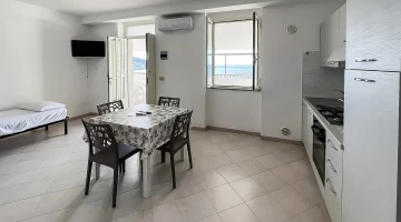 Apartment with kitchen and sea view