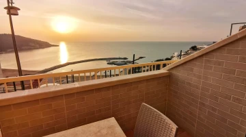 Furnished balcony with sea view