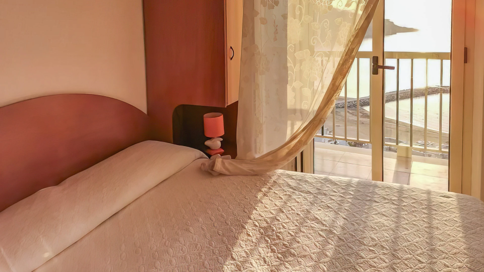 Double room with balcony and sea view
