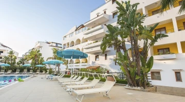 Swimming pool and solarium