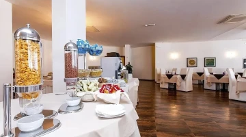 Breakfast room