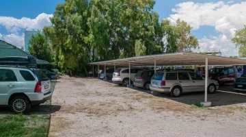 Parking extérieur ombragé