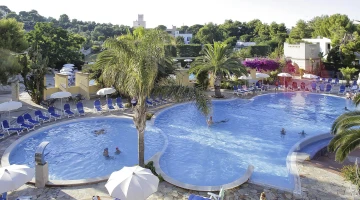 Swimming pool with hydromassage