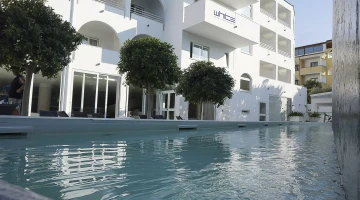 Seasonal swimming pool in the garden