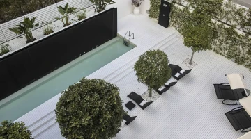 Pool area with solarium
