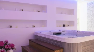 Hot tub in the spa
