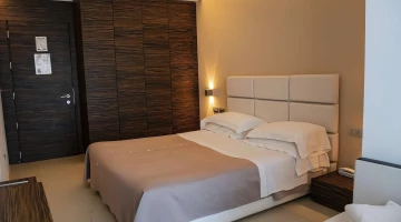 Double room with telephone