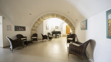 Furnished common spaces