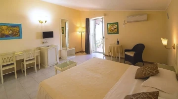 Double room with TV and balcony