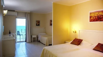 Triple room with sea view