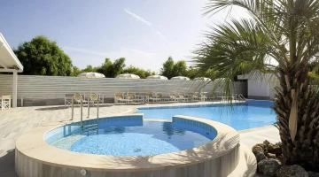 Hot tub next to the pool
