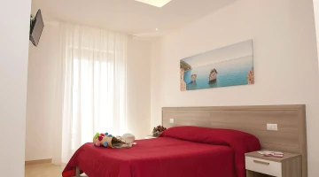 Room with double bed