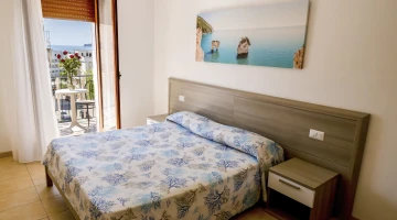 Room with furnished balcony
