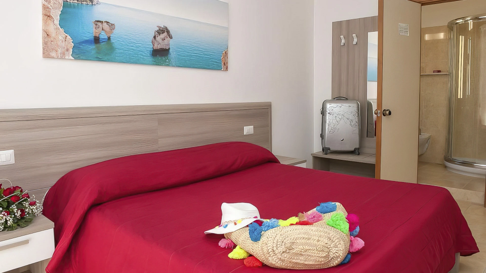 Double bedroom with private bathroom