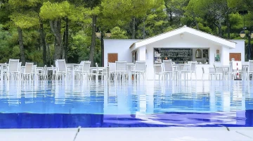 Poolside bar