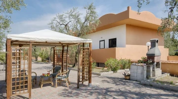 Private outdoor space and gazebo in the Superior Room