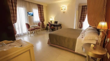 Double bed and sitting area in the Suite