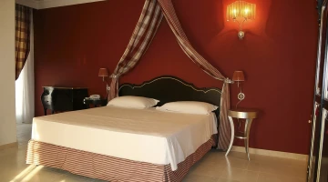 Double bed in Suite