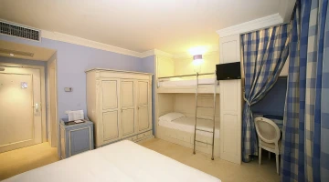 Quadruple room with bunk bed