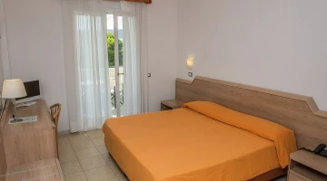 Double bedroom with balcony