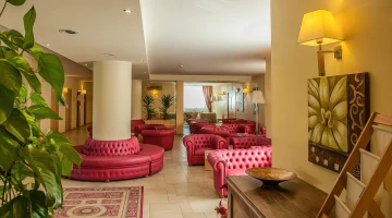 Lounge in the hall