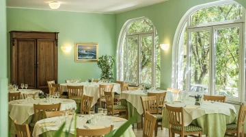 Restaurant room with windows