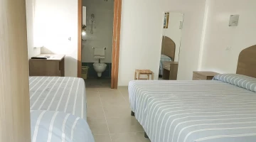 Triple room with private bathroom