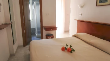 Double room with private bathroom