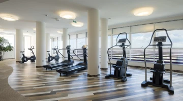 Appareils de cardio-fitness dans la salle de sport