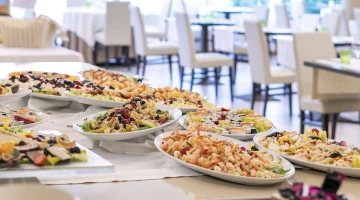 Déjeuner et dîner buffets