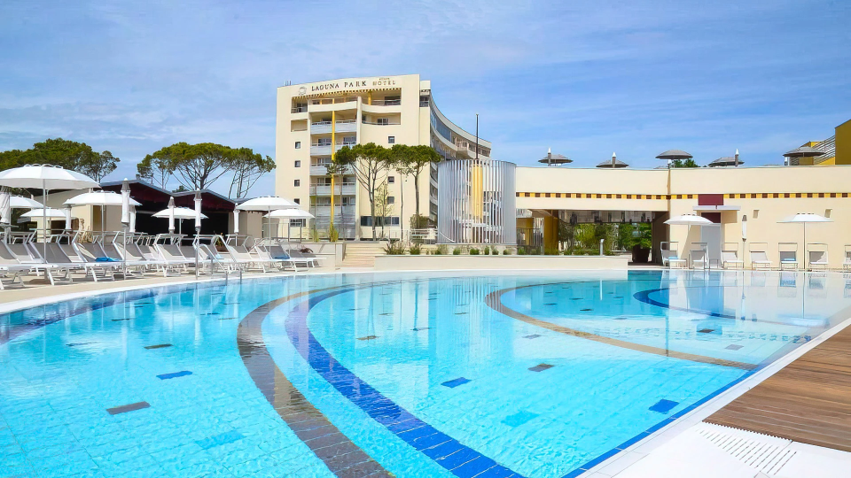 Hôtel avec parc piscine