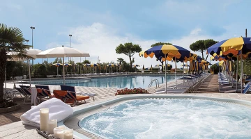 Heated Jacuzzi at Hotel Bellevue