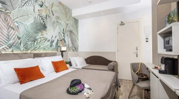 Comfort triple room with safe