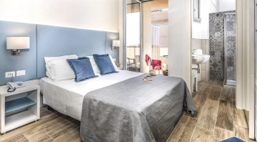 Marine double room with balcony and private bathroom