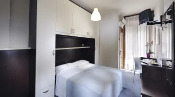 Chambre double classique avec TV et bureau