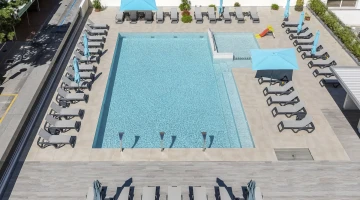 Piscine avec massage du cou